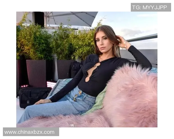 足球球星前妻自立人生转型故事引发外界热议与公众持续关注